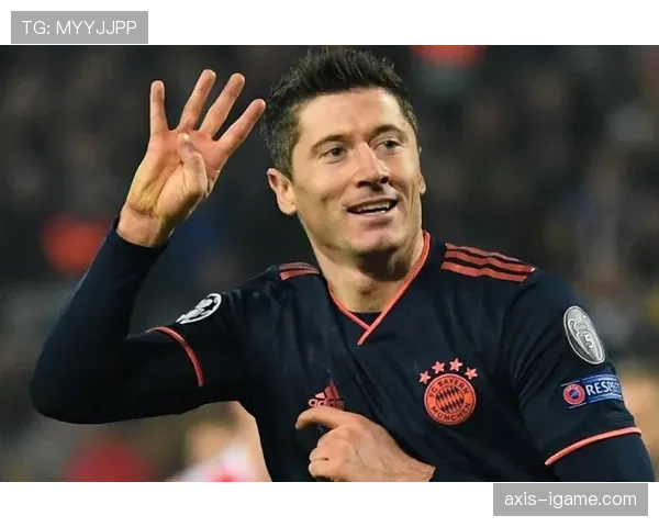 莱万多夫斯基标志性庆祝动作深度解析：传奇背后的温情故事