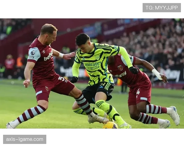 马尔基尼奥斯空中对抗制霸，助球队防线稳如磐石