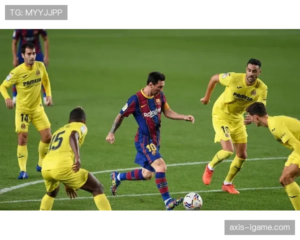 苏亚雷斯与本泽马:技术型中锋的两种进化路径 苏亚雷斯与本泽马:技术型中锋的两种进化路径