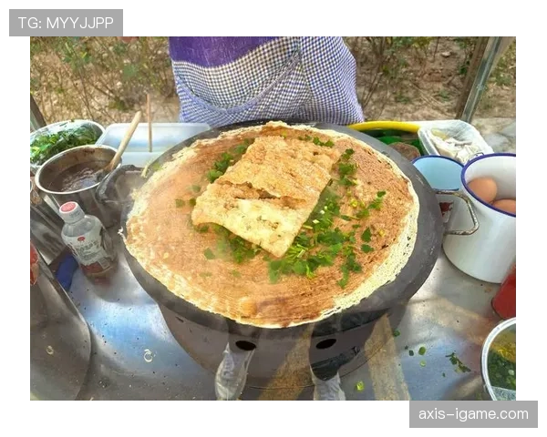 刚看到熊朝忠西装照觉得稳，下一秒他在路边摊狼吞煎饼，世界观掉了